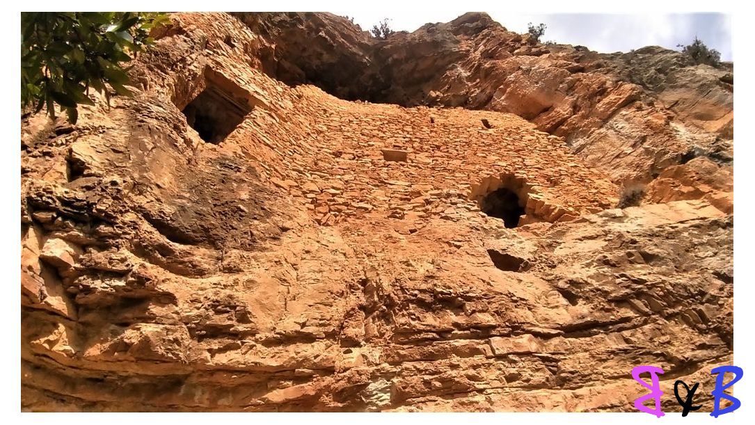 Photo de l'article Abris murés et baume fortifiée