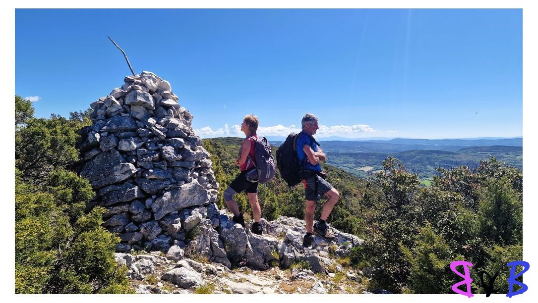Photo de l'article Rustrel - Le Pointu et La Grand-Montagne